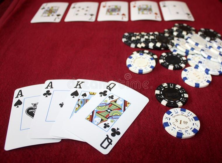 Online Poker Playbook: Navigating the Virtual Tables for Success